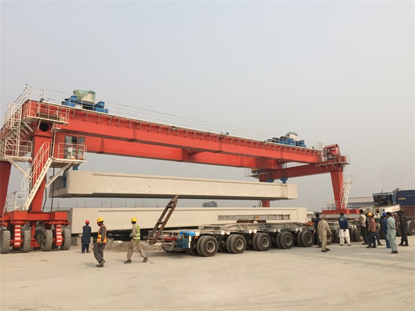 250 Ton Straddle Carrier