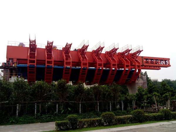 Overhead Movable Scaffolding System