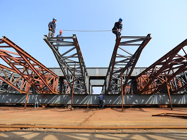 Overhead Movable Scaffolding System