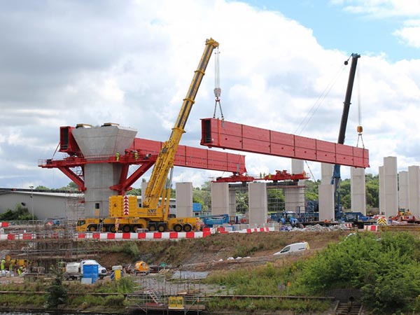 Underslung Movable Scaffolding System