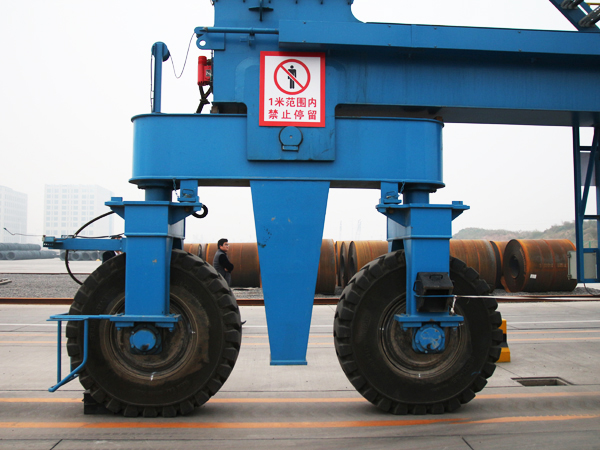 Rubber Tyre Container Gantry Crane / RTG Container Crane 