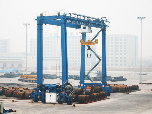 Rubber Tyre Container Gantry Crane / RTG Container Crane 