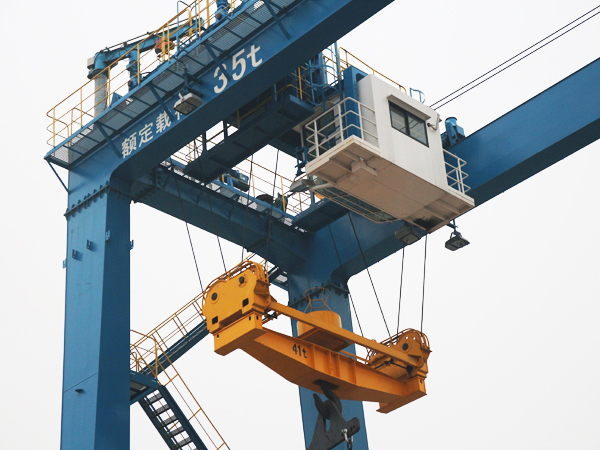 Rubber Tyre Container Gantry Crane / RTG Container Crane 