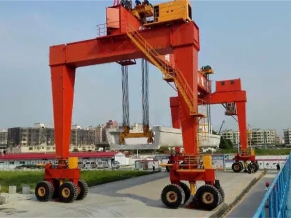 300 ton Straddle Carrier