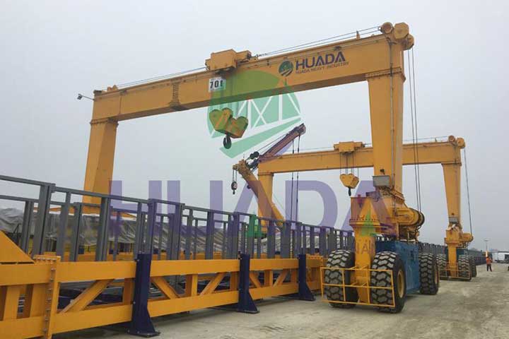 Straddle Carrier for Lifting I-girder