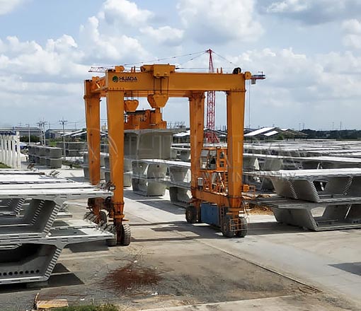 Straddle Carrier