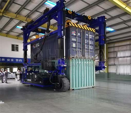 Container Straddle Carrier